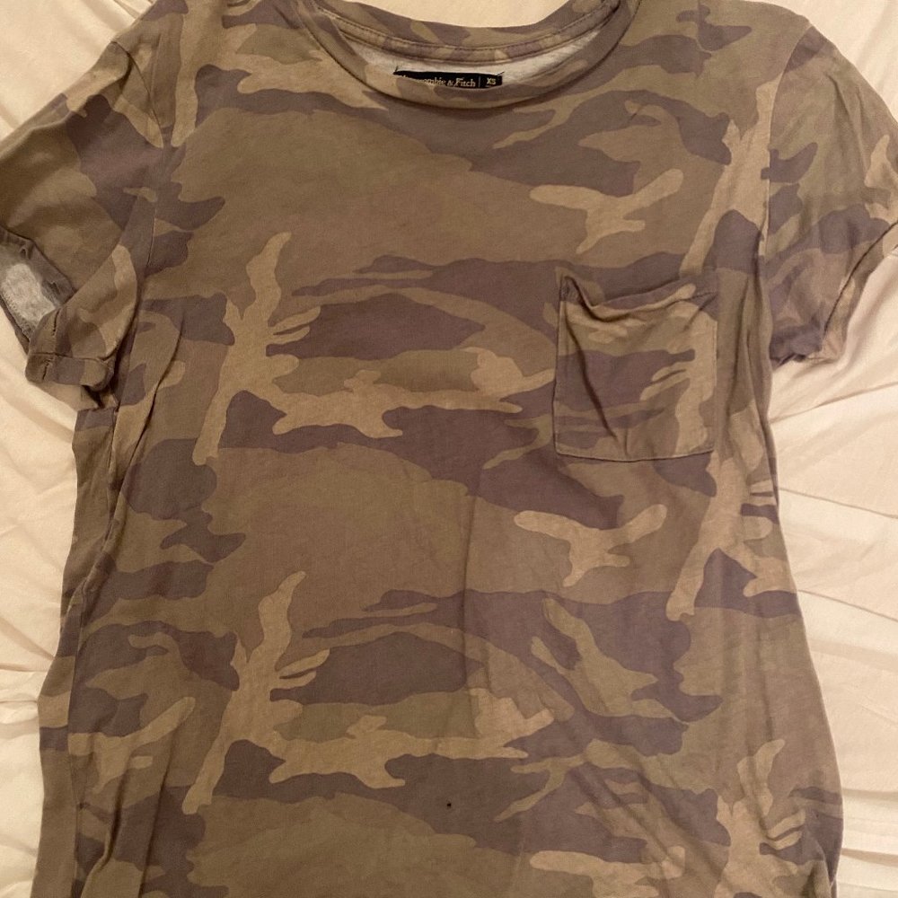 Abercrombie camo short sleeve